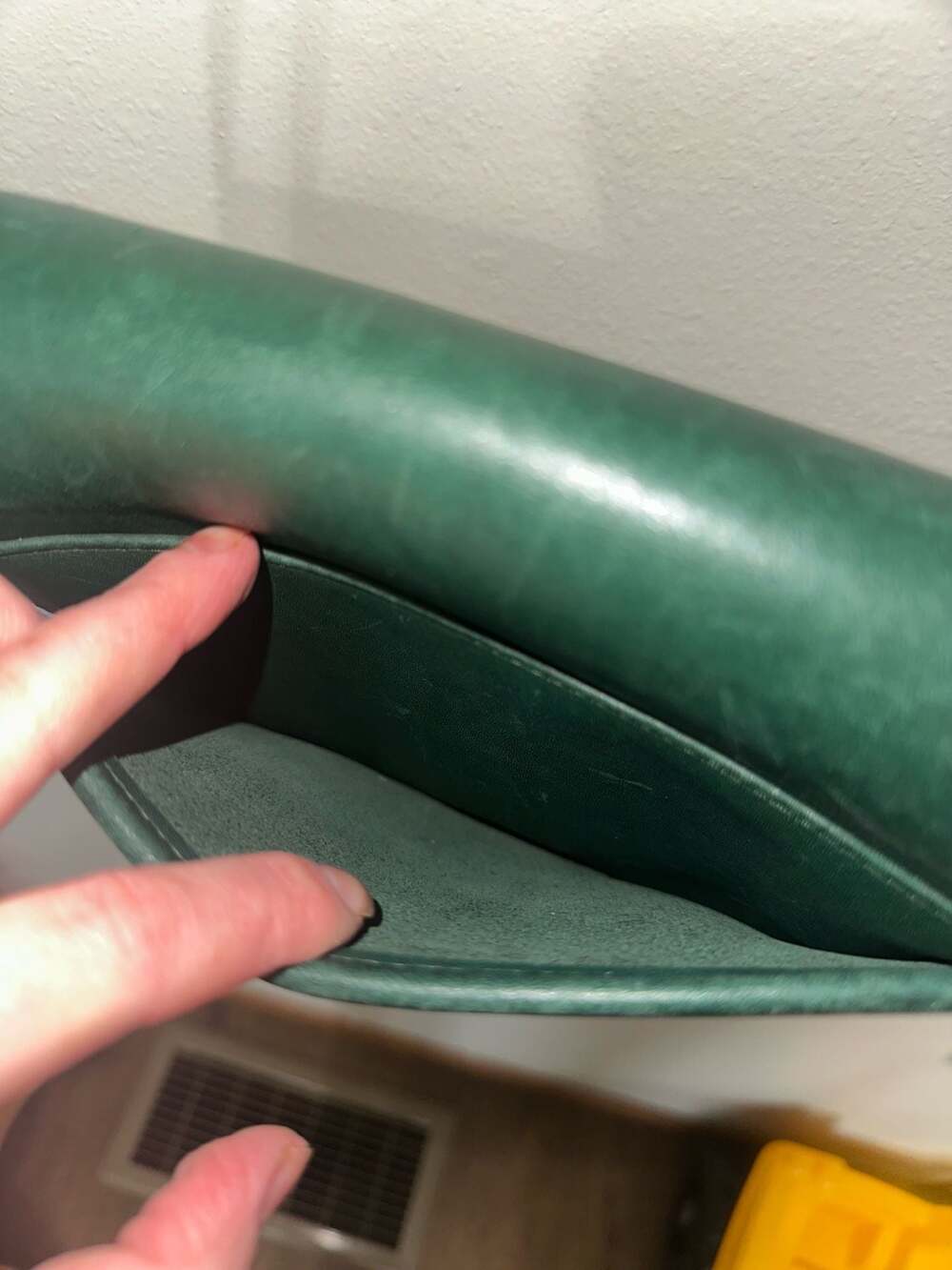 Authentic Coach Lindsey Handbag in Green Color with mini wallet
No 301 - Picture 13 of 16
